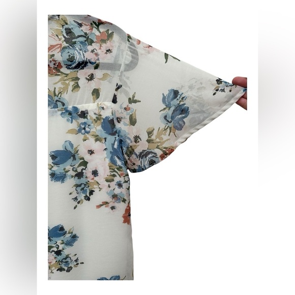 ✨ Faith and Joy Floral Sheer Blouse with Lace Collar small - Picture 10 of 14